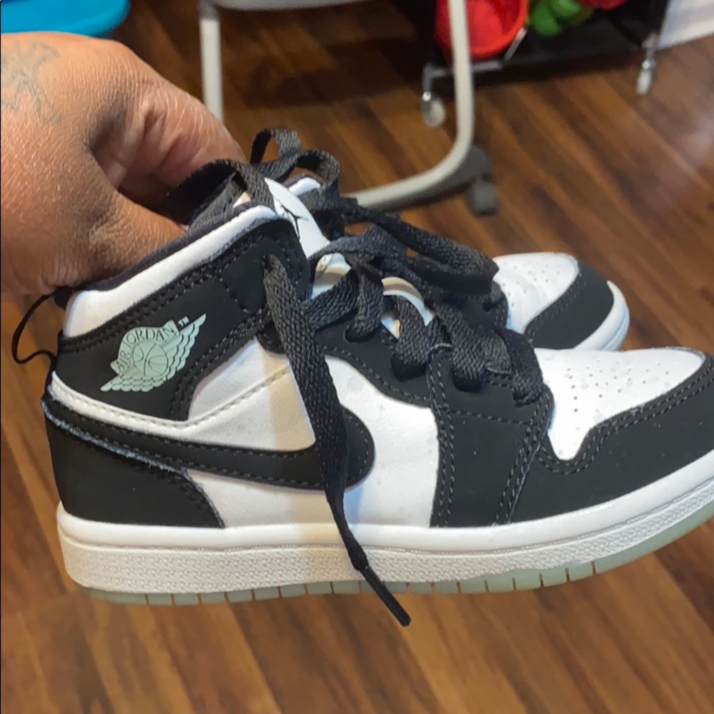 Glow in the dark Retro Jordan 1’s